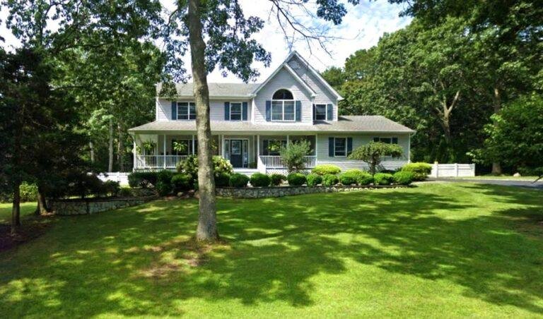 A Resort‑Style Colonial in Wading River’s Great Rock Community