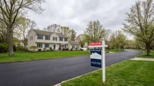 The $800K Ceiling: Why North Shore Homes Priced Between $800,000–$900,000 Are Sitting 47% Longer Than Everything Else